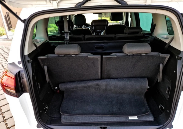 Opel Zafira cena 53900 przebieg: 199999, rok produkcji 2017 z Gniezno małe 301